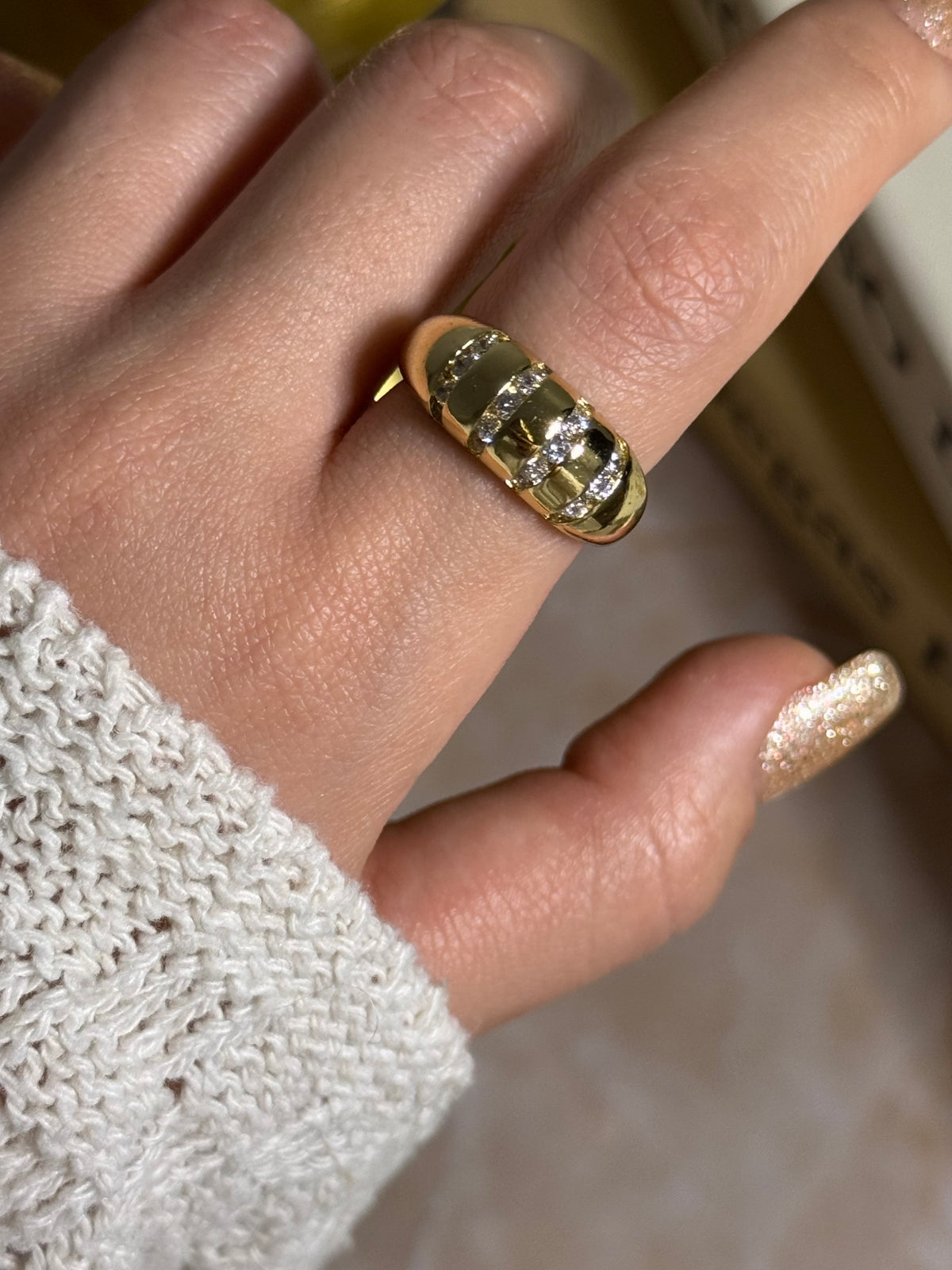 Xuping Şerit Taşlı Yüzük